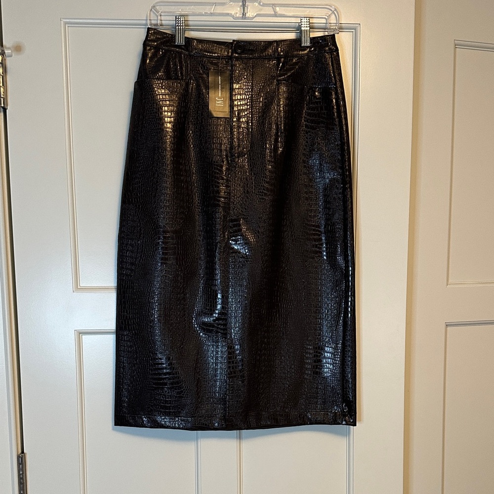 NWT INC Elegant Brown Faux Leather Skirt